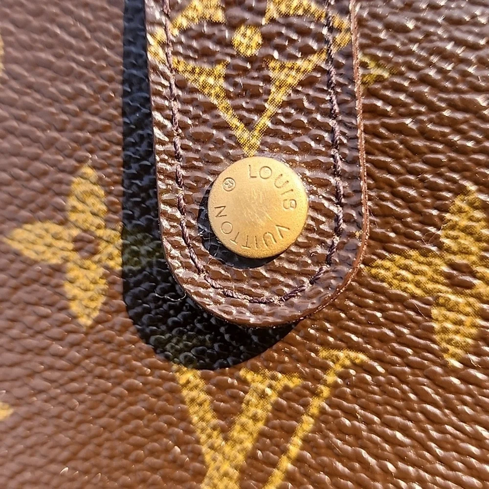 Authentic Louis Vuitton kisslock wallet